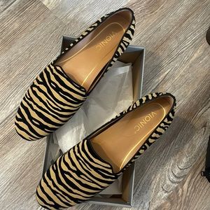 NWT Size 8 Vionic North Willa Tiger Slip On Shoe
